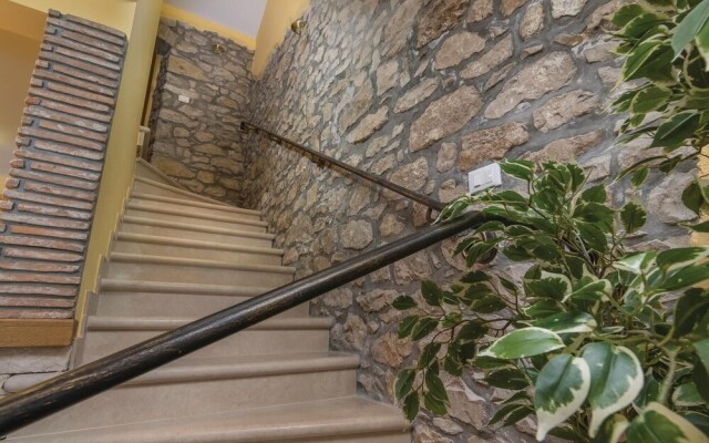 Nice Home in Nova Vas With 4 Bedrooms, Wifi and Outdoor Swimming Pool