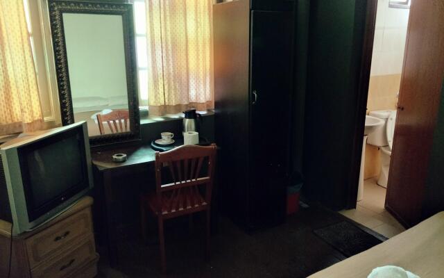 Cintamani Travellers Lodge