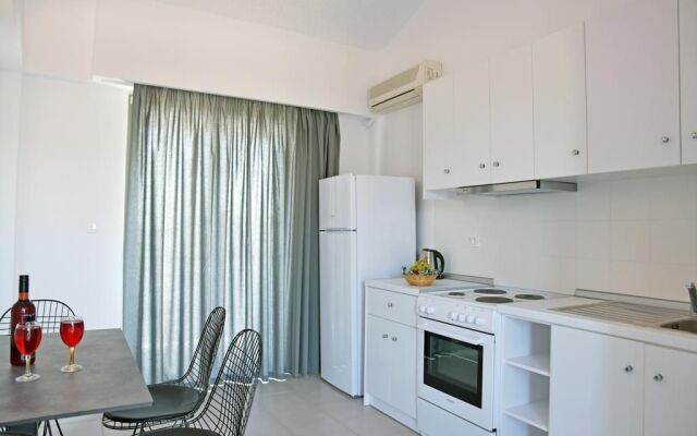 Hillside Studios & Apartments