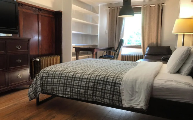 West Broadway guesthouse