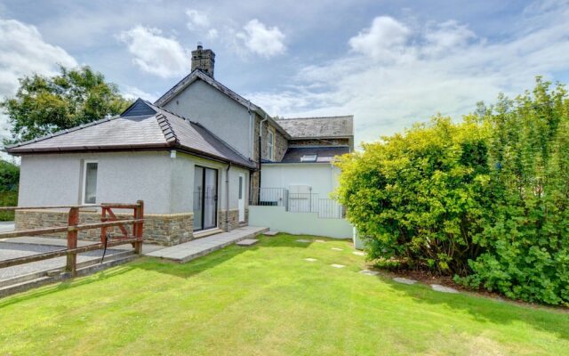 Beautiful Holiday Home in Rhydlewis With Garden