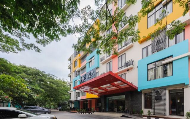 Sans Hotel The Green Bekasi
