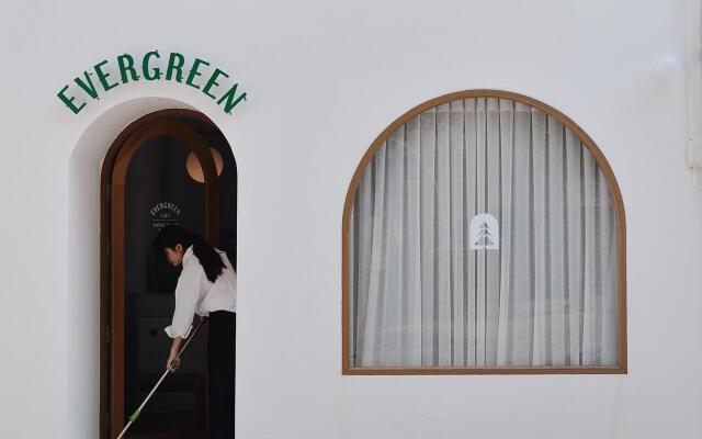 Evergreen Cafe and Hotel