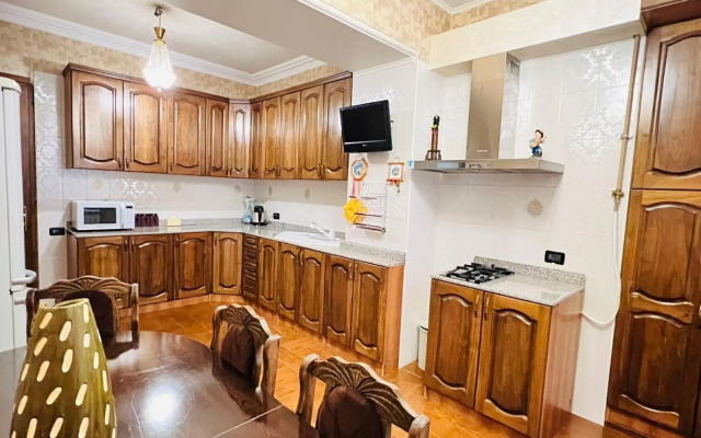 SPACIOUS Apt in Yerevan with JACUZZI Near Opera