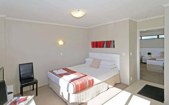 Airport Harbour View Motel