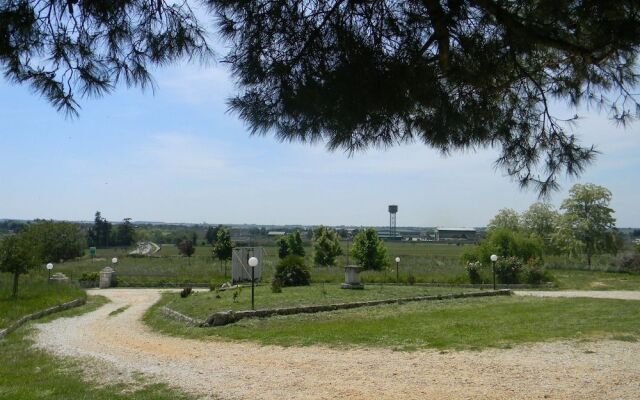 Dimora Del Falconiere B&B