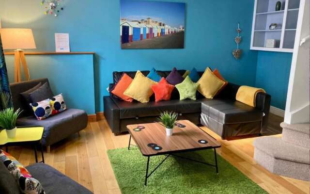 Pebble Mews House - Sleeps 6 to 8 Guests