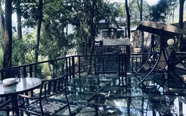 Xingyi Mountain Breeze Inn