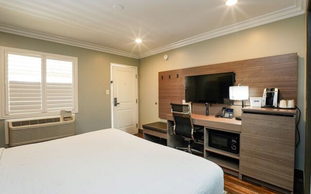 Holiday Lodge Motel Antioch