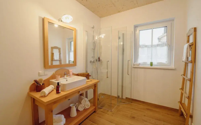 Chalet Near Lake Grundlsee & Ski Lift