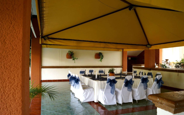 Hotel & Suites Villa del Sol