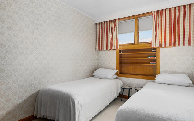 Leica Stay and Walnut Flat - Napier Holiday Home – Guest Rooms – Napier