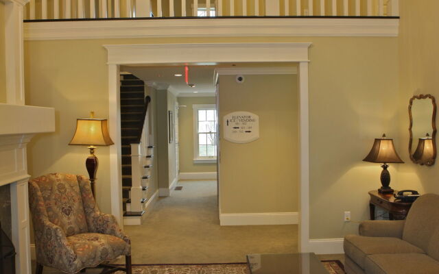 Publick House Historic Inn and Country Motor Lodge