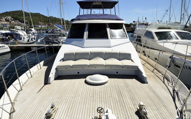 Blue III Yacht
