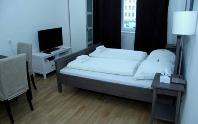 Livingston Apartment Champagne