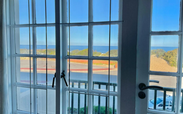 8 Settler Sands Beachfront Accommodation Sea View
