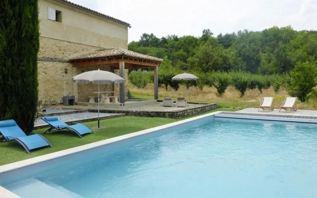 Holiday Home With Shared Pool in Malaucene