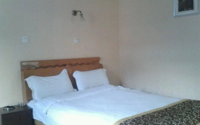 Airport 9 Plus 9 Budget Hotel