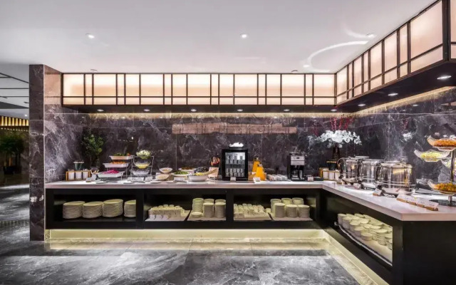 Western Royal Palace Hotel