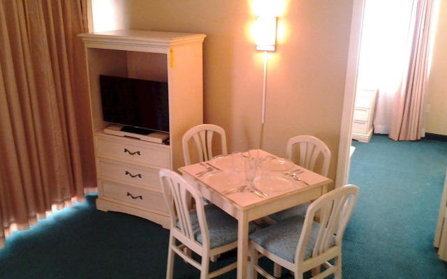 Kitchenette Condos Universal by Amerom