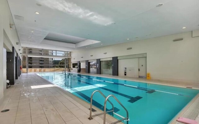 QV Central Upscale Apt in a Hotel (929)