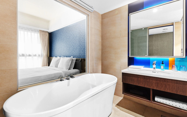 Holiday Inn Express Kaohsiung Love River by IHG