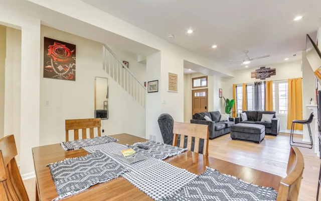 Modern Pittsburgh Home w/ Rooftop Deck & Backyard