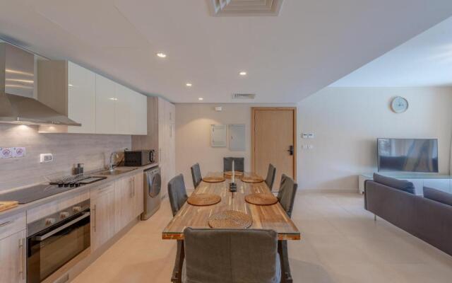 Mangroovy 2 Bedroom Sea View Apartment, Pool & Beach