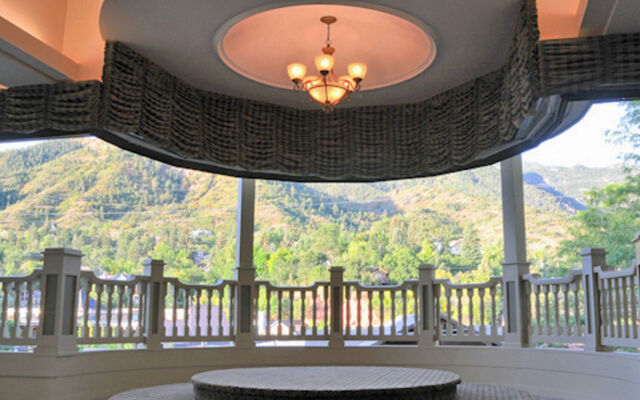 Cliff House at Pikes Peak