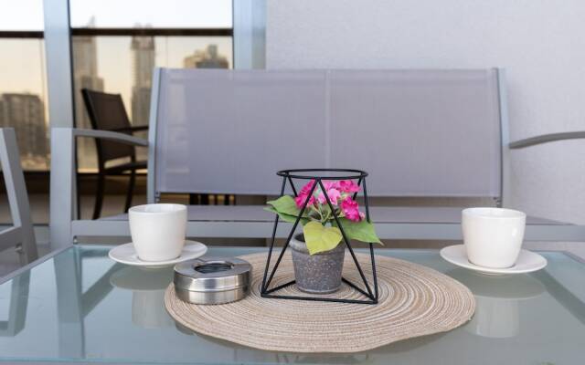 Whitesage - Elegant Apartment With Balcony in Downtown