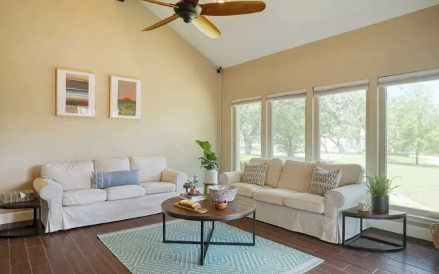 Travis by Avantstay Waterfront Lake Retreat