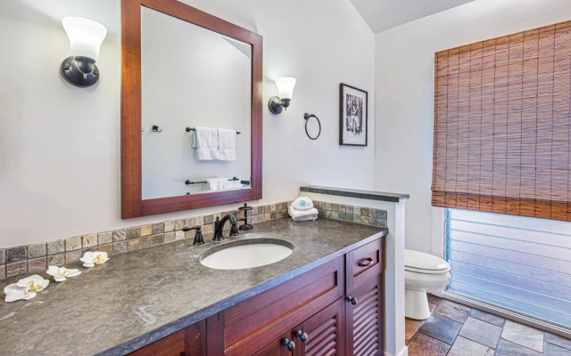 Aina Nalu 2bd/2ba 2 Bedroom Condo by Redawning
