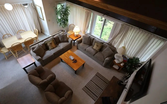 Waterville Valley Vacation Condo Close to Town Square and Free Shuttle to Ski Area! - Ss6v