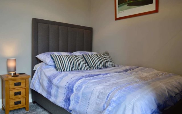 Lovely Traditional 2 Bedroom Flat in Haymarket