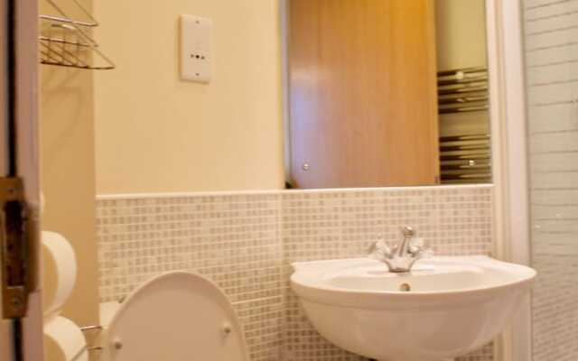 2 Bedroom Leith Apartment