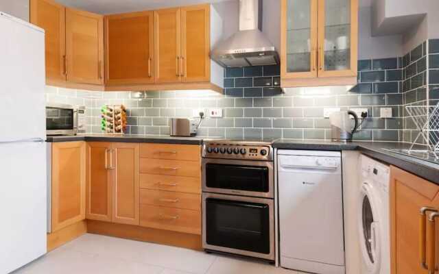 Top Floor Flat With Views in Southwark/borough