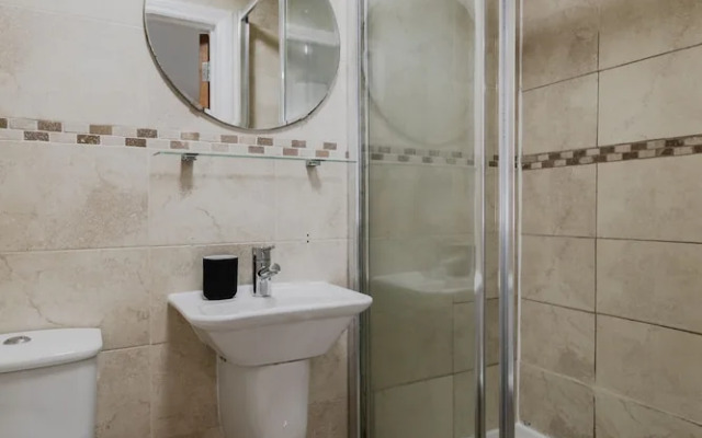 Warm Apartments in Queensway