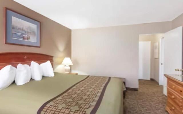 Ramada by Wyndham Fresno North