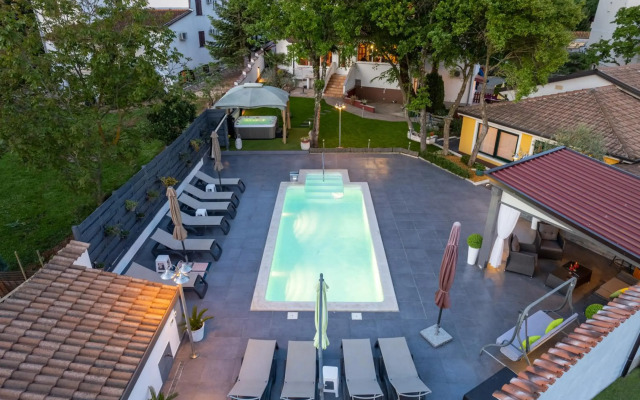 Felix Residence