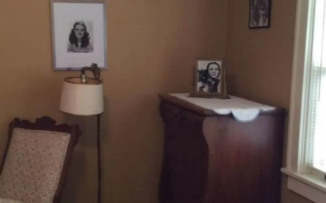 Hallett House Bed & Breakfast