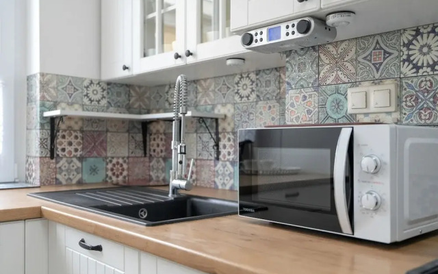 Traditional Apartment by Renters