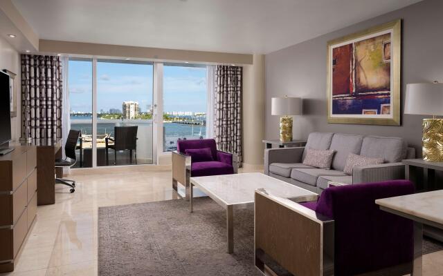 DoubleTree by Hilton Grand Hotel Biscayne Bay