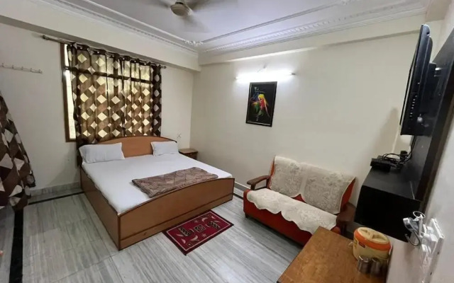 Giriraj kripa