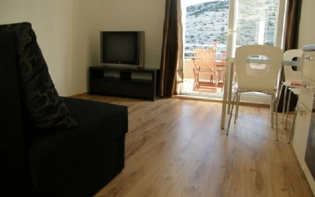 Ljubi - 20 m From Beach - A2 Crveni