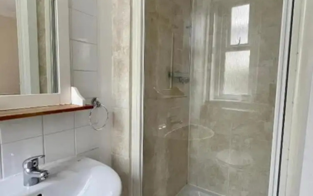 OYO The Lodge Bournemouth