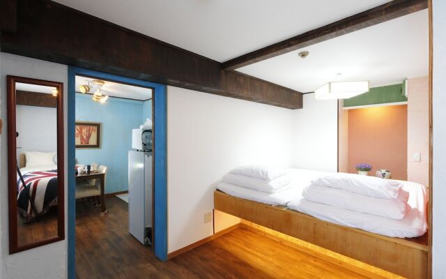 F24-402 Stylish Suite 1min from subway