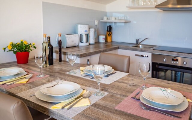 A2 Beautiful apt w. Magnificent View and Pool use