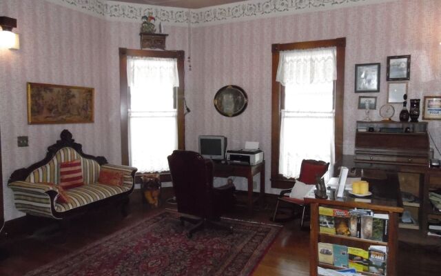 The Queen Anne House Bed and Breakfast