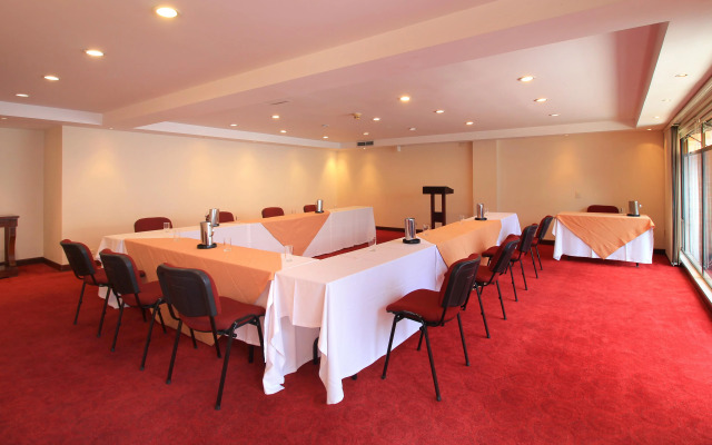 Hotel Windsor House Inn By GEH Suites