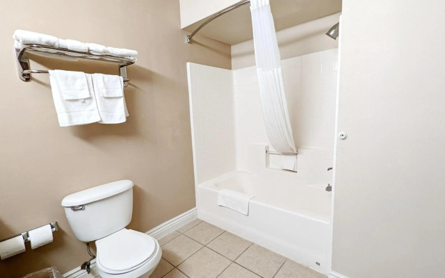 FairBridge Inn & Suites Canadian